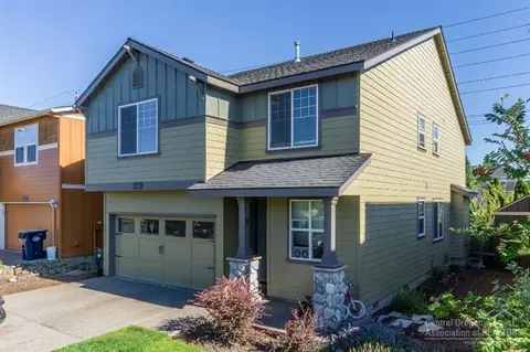828 NE Locksley Dr, Bend, OR 97701 photo 1