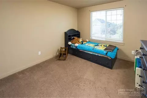 828 NE Locksley Dr, Bend, OR 97701 photo 11