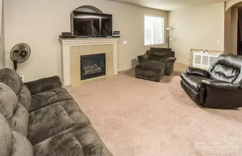828 NE Locksley Dr, Bend, OR 97701 photo 6