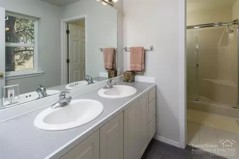 19060 Saddleback Ln, Bend, OR 97701 photo 8