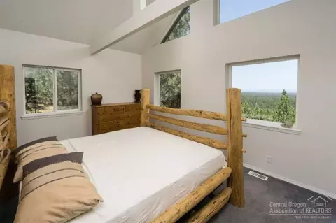 19060 Saddleback Ln, Bend, OR 97701 photo 7