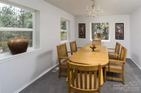 19060 Saddleback Ln, Bend, OR 97701 photo 4