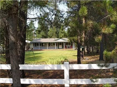53841 Yoho Dr, La Pine, OR 97739 photo 1