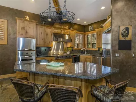 108 NW Phils Loop, Bend, OR 97701 photo 4