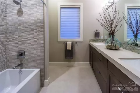 21059 Avery Ln, Bend, OR 97702 photo 11