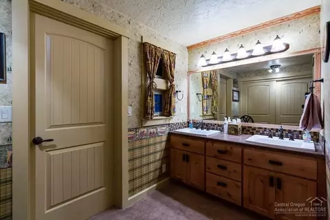 17206 Tholstrup Dr, Bend, OR 97707 photo 10