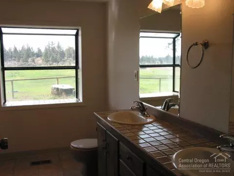 23215 E Hwy 20, Bend, OR 97701 photo 19