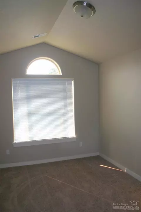 63224 NE Lancaster St, Bend, OR 97701 photo 8