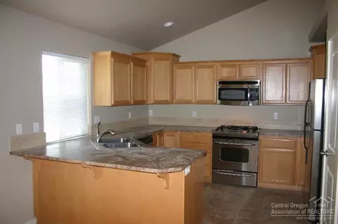 63224 NE Lancaster St, Bend, OR 97701 photo 4