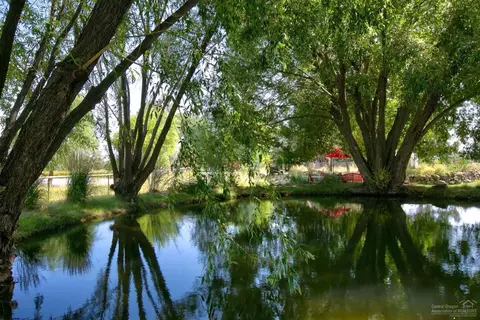 62750 Dixon Loop, Bend, OR 97701 photo 4