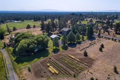 62750 Dixon Loop, Bend, OR 97701 photo 3