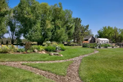 62750 Dixon Loop, Bend, OR 97701 photo 17