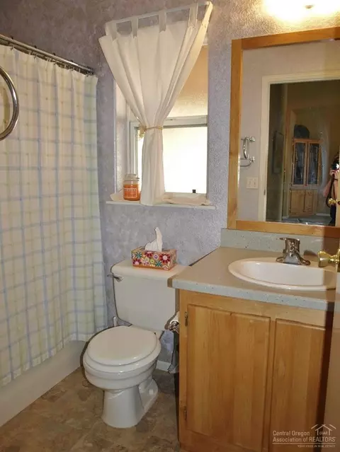 63699 Hunters Cir, Bend, OR 97701 photo 16