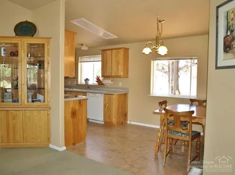 63699 Hunters Cir, Bend, OR 97701 photo 9