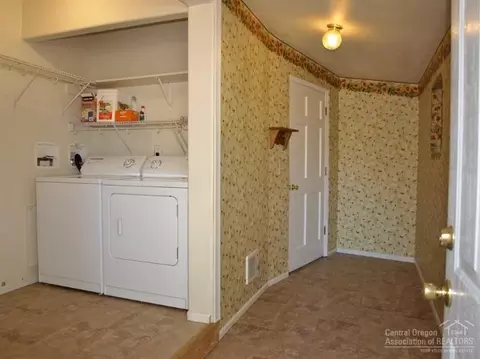 63699 Hunters Cir, Bend, OR 97701 photo 12