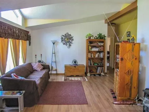 59920 Cheyenne Rd, Bend, OR 97702 photo 3