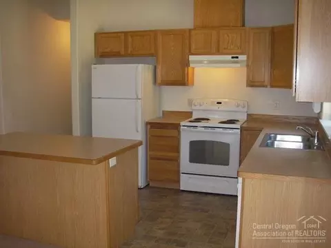 17196 Tholstrup Dr, Bend, OR 97707 photo 4
