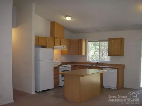17196 Tholstrup Dr, Bend, OR 97707 photo 5