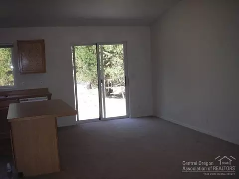 17196 Tholstrup Dr, Bend, OR 97707 photo 3