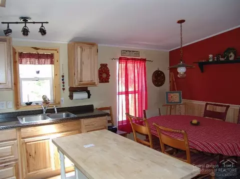 52460 Westley Loop, La Pine, OR 97739 photo 6