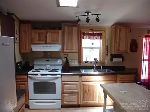 52460 Westley Loop, La Pine, OR 97739 photo 9