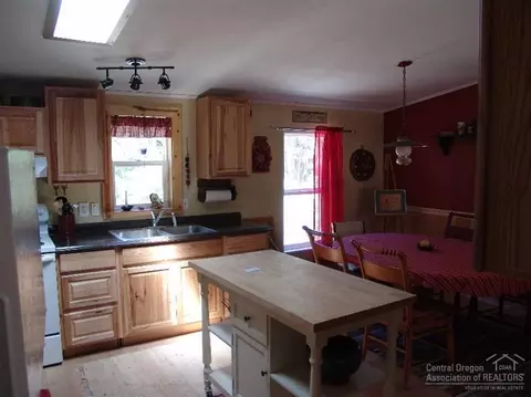 52460 Westley Loop, La Pine, OR 97739 photo 10