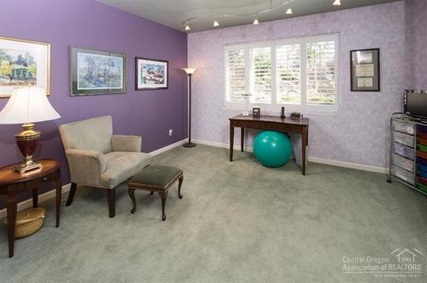1027 NW Stonepine Dr, Bend, OR 97703 photo 17