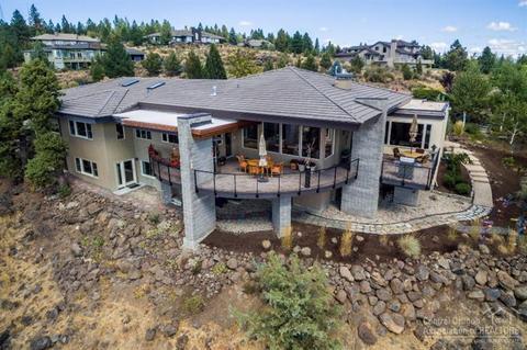 1027 NW Stonepine Dr, Bend, OR 97703 photo 1