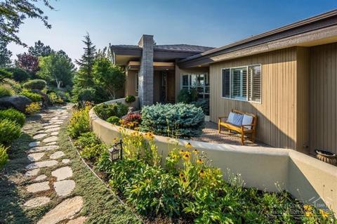 1027 NW Stonepine Dr, Bend, OR 97703 photo 3