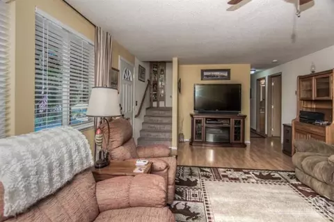 52909 Timber Lane Loop, La Pine, OR 97739 photo 2