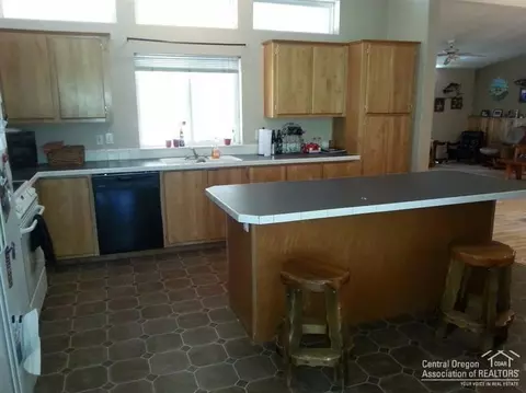 15700 6th St, La Pine, OR 97739 photo 3
