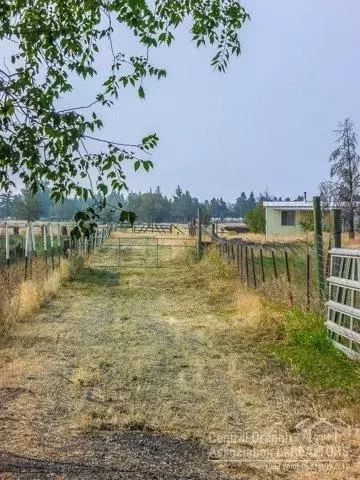 22123 Nelson Rd, Bend, OR 97701 photo 2