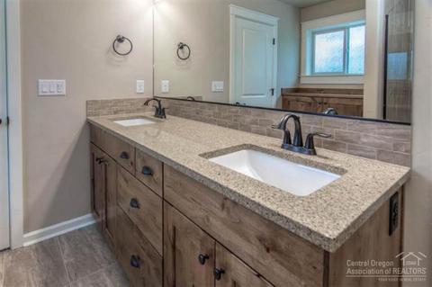 60342 SE Hedgewood Ln, Bend, OR 97702 photo 10