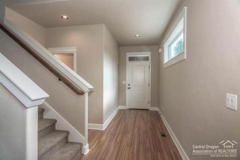 60342 SE Hedgewood Ln, Bend, OR 97702 photo 2