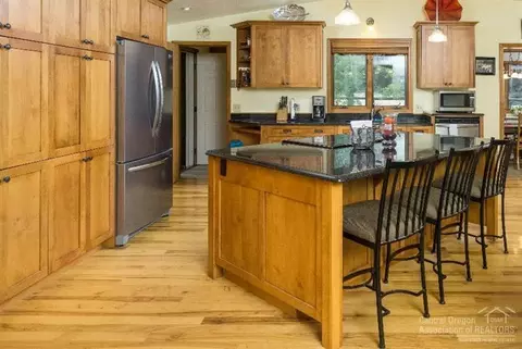 22355 Calgary Dr, Bend, OR 97702 photo 3