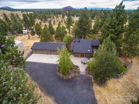 22355 Calgary Dr, Bend, OR 97702 photo 2