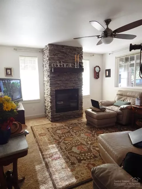 51914 Fordham Dr, La Pine, OR 97739 photo 2