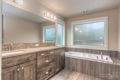 60374 SE Hedgewood Ln, Bend, OR 97702 photo 16