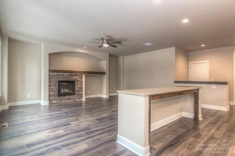 60374 SE Hedgewood Ln, Bend, OR 97702 photo 4
