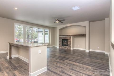 60374 SE Hedgewood Ln, Bend, OR 97702 photo 3