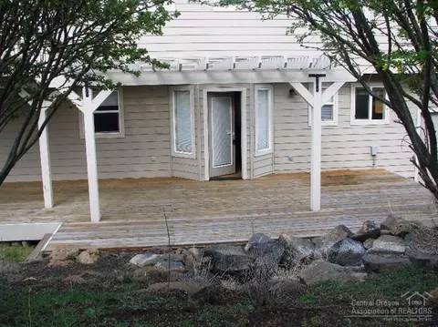 59837 Calgary Loop, Bend, OR 97702 photo 3