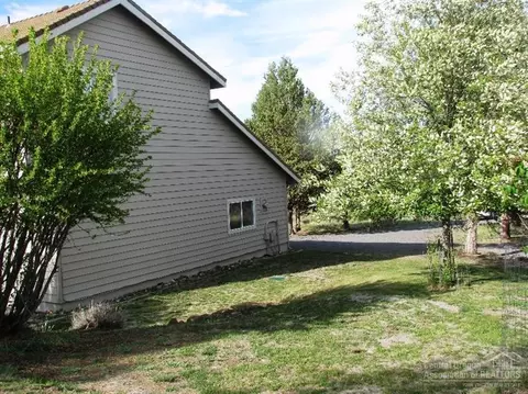 59837 Calgary Loop, Bend, OR 97702 photo 6
