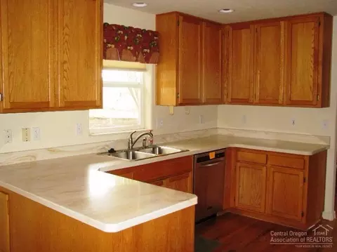 59837 Calgary Loop, Bend, OR 97702 photo 12