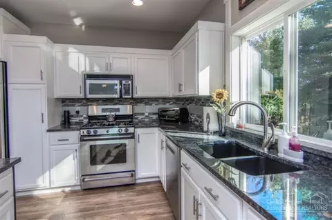 20003 Cliffrose Dr, Bend, OR 97702 photo 10