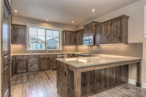 63155 NE Dakota Dr, Bend, OR 97701 photo 2