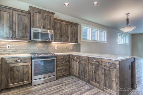 63155 NE Dakota Dr, Bend, OR 97701 photo 4