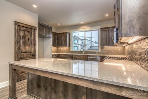 63155 NE Dakota Dr, Bend, OR 97701 photo 3