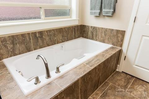 60388 SE Hedgewood Ln, Bend, OR 97702 photo 17