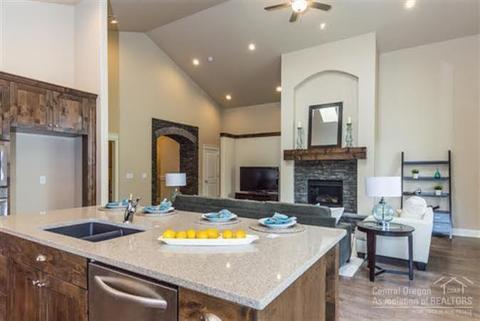 60388 SE Hedgewood Ln, Bend, OR 97702 photo 4