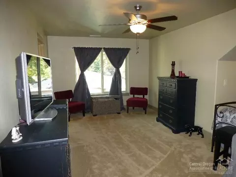 1085 NE 9th St, Bend, OR 97701 photo 10